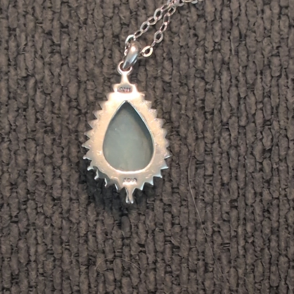 Elegant Silver and Blue Teardrop Pendant Necklace - Picture 4 of 4